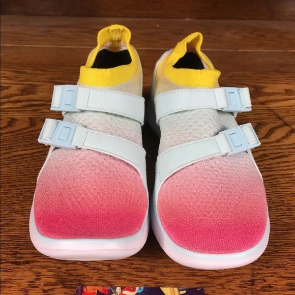 NEW Nike Air Sockracer Flyknit Multi-Color Runner - Picture 3 of 5